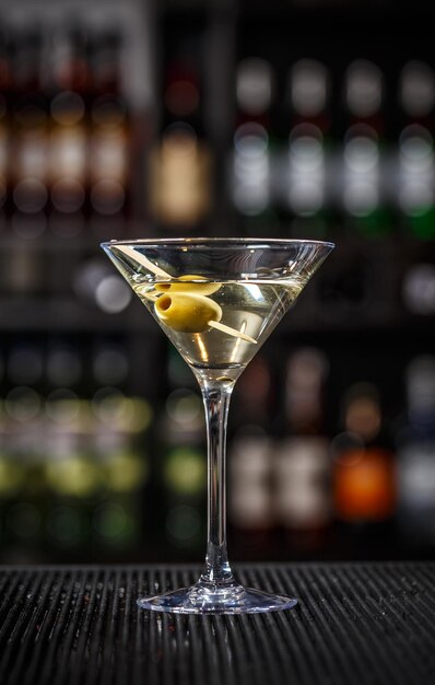 Cocktail Martini aux olives vertes