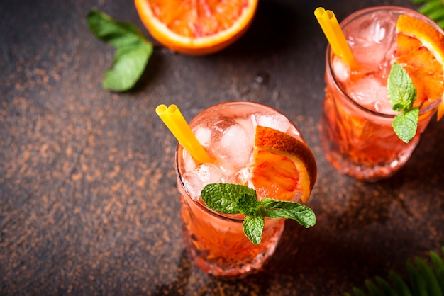 Cocktail Negroni à l&#39;orange et glace