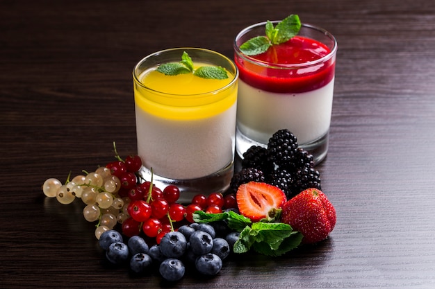 Cocktail panna cotta aux fruits et baies