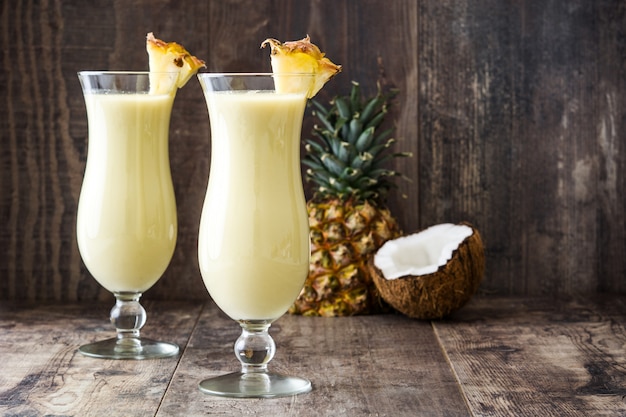 Cocktail Piña colada sur bois