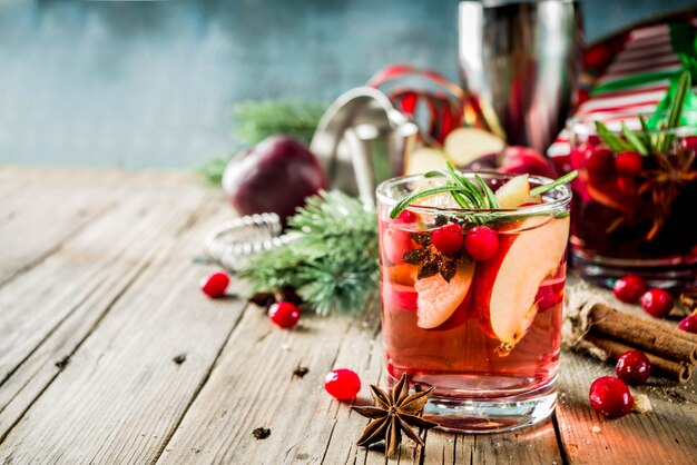 Cocktail de sangria chaude d'hiver