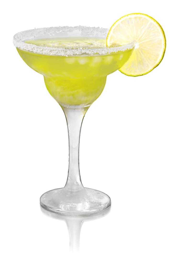 Photo cocktail vert avec garniture de citron vert