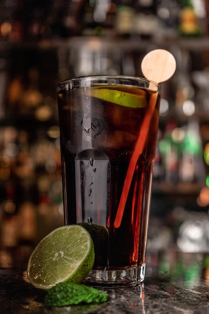 Photo cocktails à base de rhum pisco et whisky par yuri ugarte cespedes