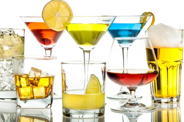 Photo cocktails colorés dans des verres