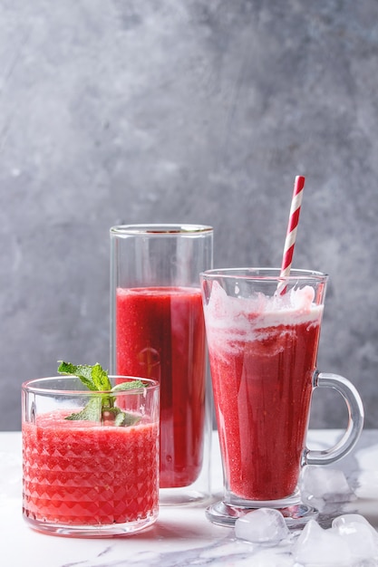 Cocktails de fruits rouges ou smoothies