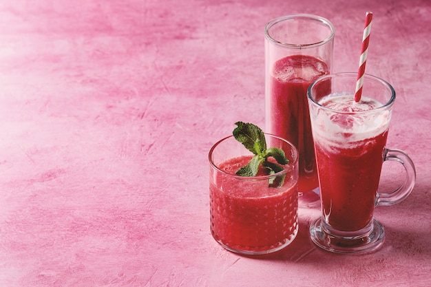 Cocktails de fruits rouges ou smoothies