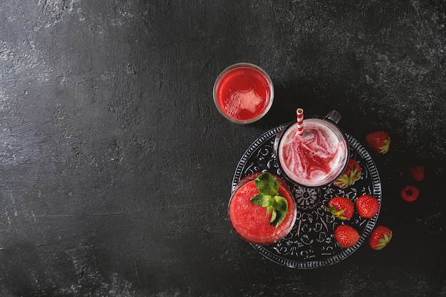 Cocktails de fruits rouges ou smoothies