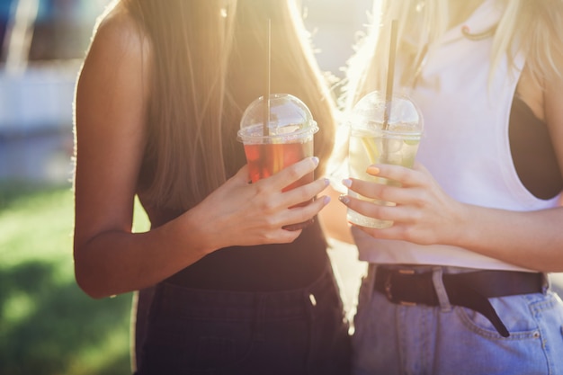 Cocktails lumineux d&#39;été