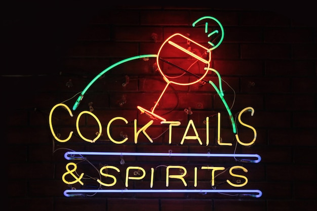 Cocktails n Spirits Néon