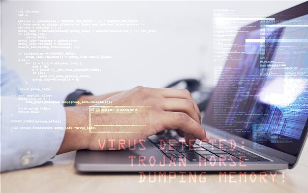 Codage d'un ordinateur portable avec virus et cybersécurité des mains et personne de saisie du programmeur et mise à jour du logiciel Technologie et code de l'information sur la sécurité des logiciels malveillants avec mise à niveau du ransomware et superposition de programmation