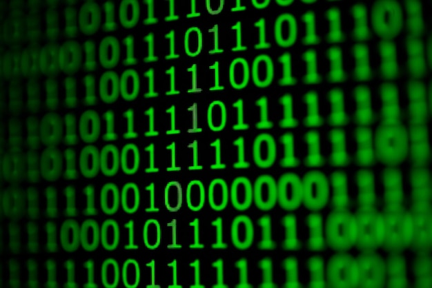 Code numérique continu en couleur verte données Web abstraites en code binaire