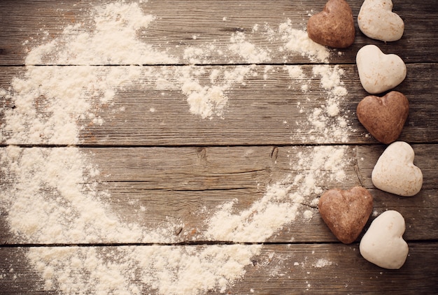 Cœur du cookie sur fond de bois