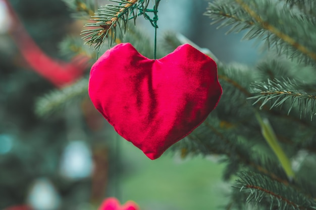 Coeur en peluche fait à la main Décoration de Noël DIY Réutiliser le concept de recyclage upcycling Mise au point sélective