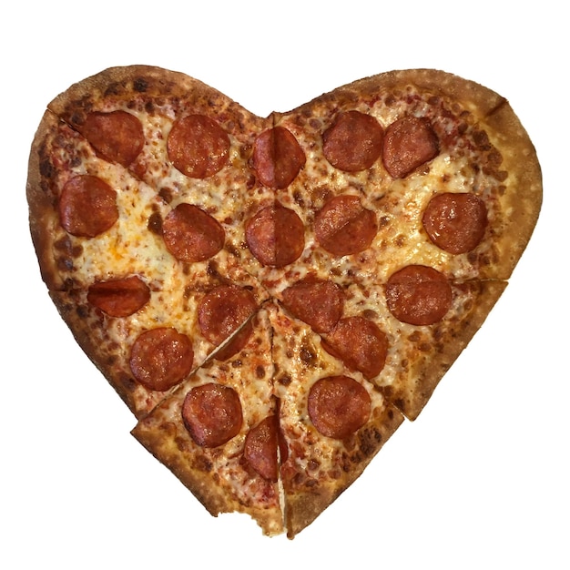 Coeur de pizza pour le concept romantique de la Saint-Valentin Isoler sur fond blanc