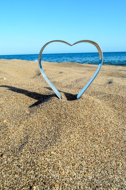 Le cœur sur la plage de sable