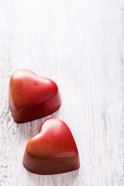 Coeurs en chocolat rouge pour la Saint Valentin