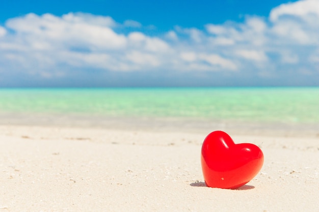 Coeurs avec plage tropicale aux Maldives