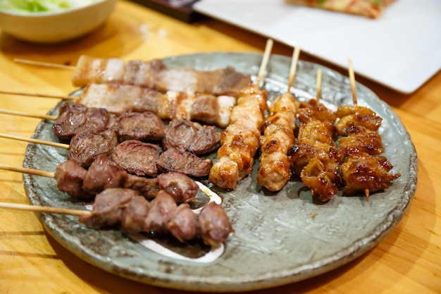 Coeurs de poulet grillés style alimentaire japonais yakitori