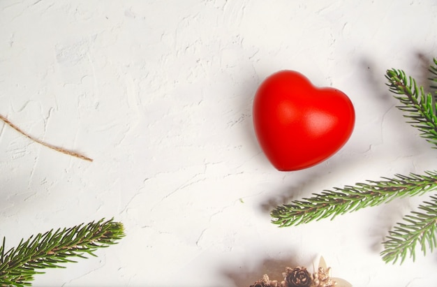 coeurs rouges sur fond blanc moderne