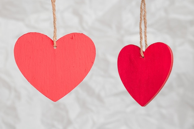 Coeurs rouges sur papier blanc carte d'amour carte postale Saint Valentin