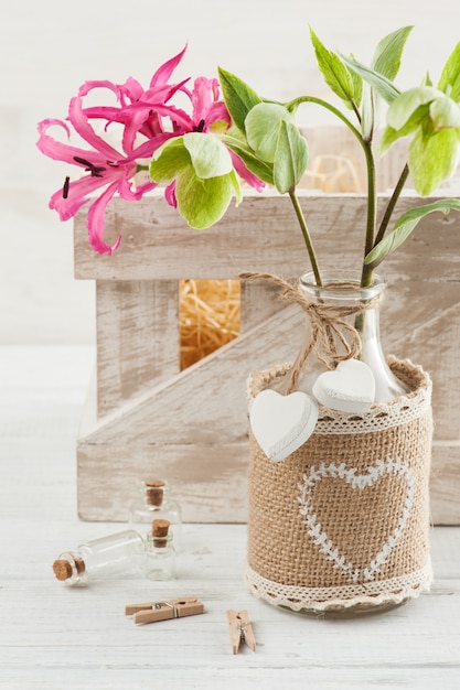Coffret en bois avec lilly et fleurs