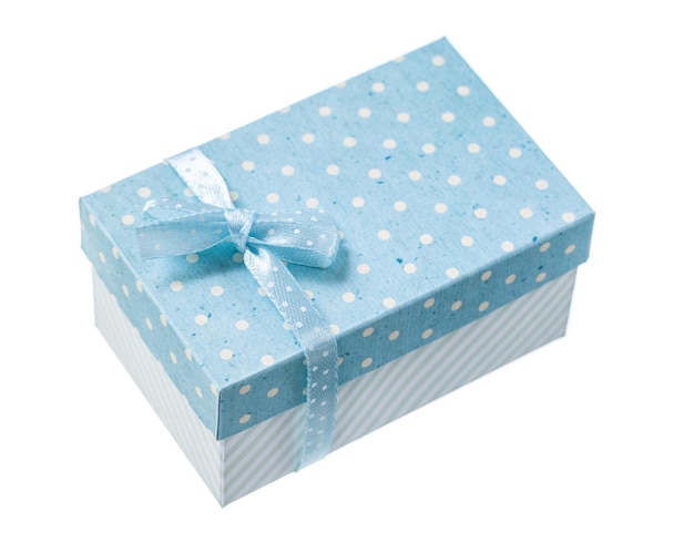 Coffret cadeau avec arc bleu isolé