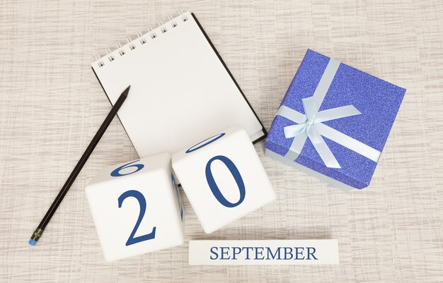 Coffret cadeau et calendrier en bois avec chiffres bleus tendance, 20 septembre