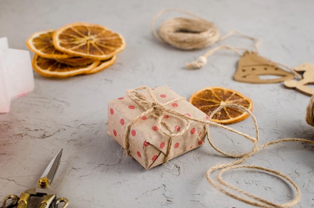 Coffret cadeau Cruft et oranges sèches pour les décorations de Noël