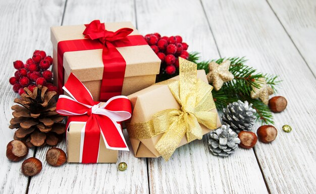 Coffret cadeau et décorations de Noël