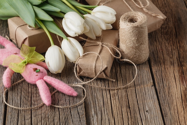 Coffret cadeau avec fleurs et bonbons