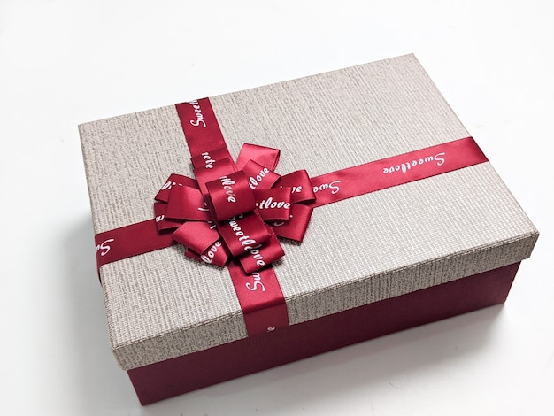 Coffret cadeau sur tableau blanc