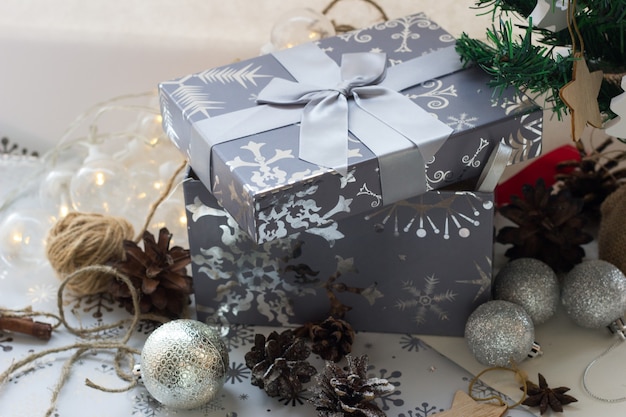 Coffret et décoration de Noël