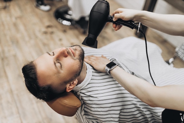 Coiffage de la barbe de barbier et processus de coupe Barbershop for men banner