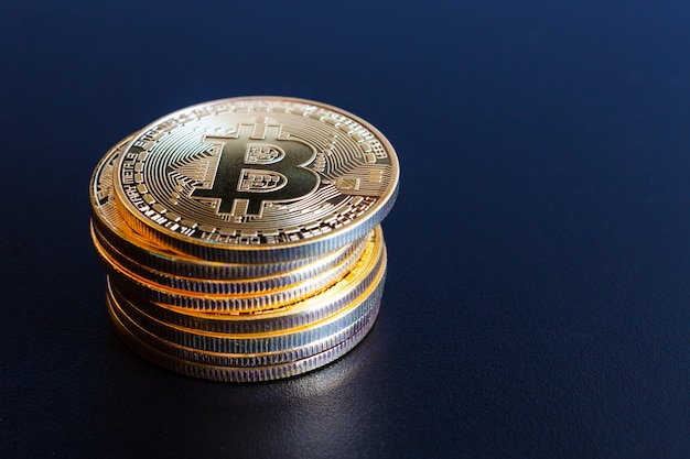 Coin bitcoin dans la surface, crypto-monnaie électronique