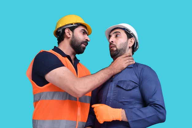 Colère D'un Travailleur De La Construction Sur Un Modèle Pakistanais Indien D'employé