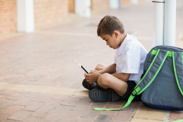 Écolier, séance, couloir, utilisation, tablette numérique