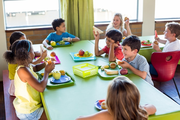 Écoliers, avoir repas