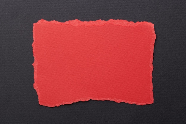 Collage d'art de morceaux de papier déchirés avec des bords déchirés Collection de notes collantes couleurs rouges noires morceau de pages de notebook Arrière-plan abstrait