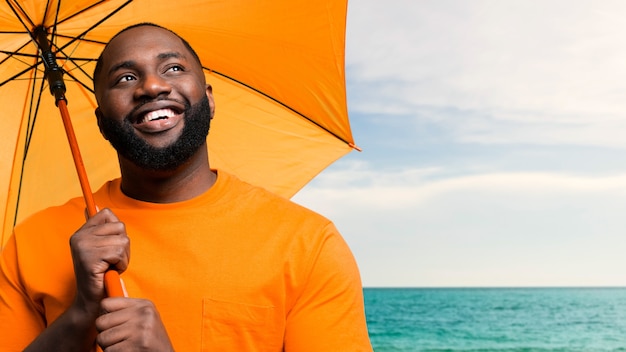 Collage de parapluie de plage orange