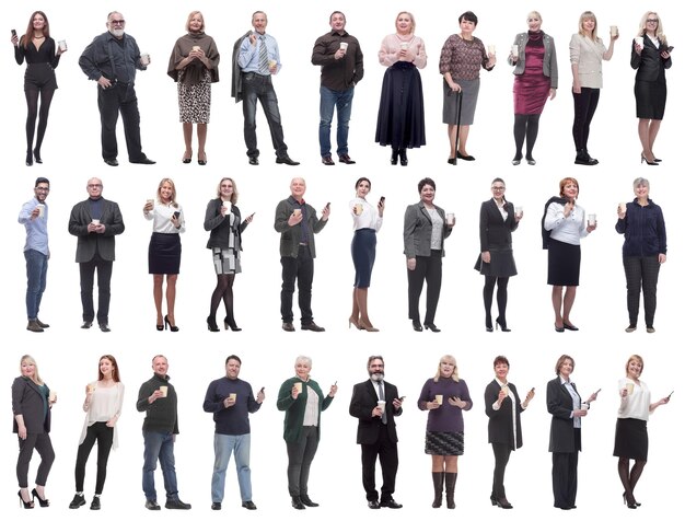 Collage personnes tenant du café dans les mains isolés sur blanc