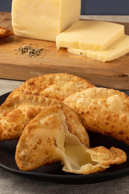 Collation brésilienne pastel de fromage