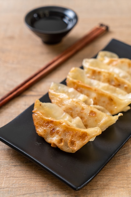 Collation japonaise de gyoza ou de boulettes