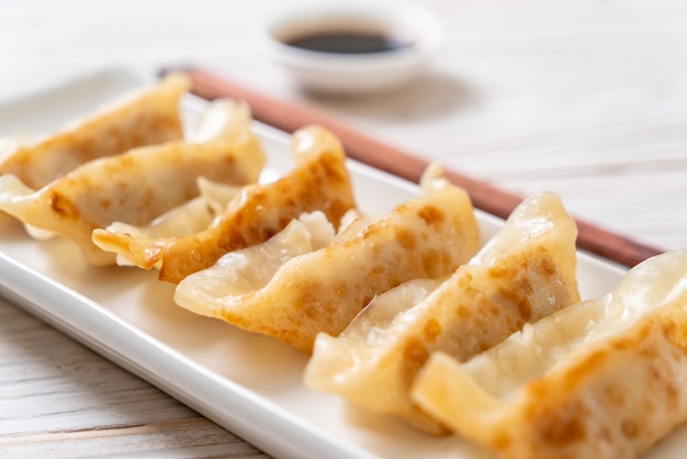 Collation japonaise de gyoza ou de boulettes