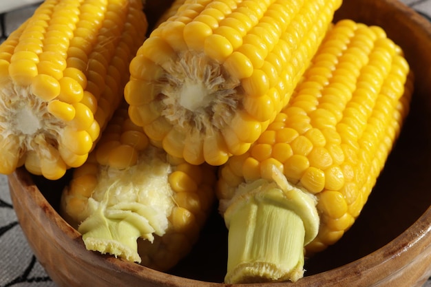 Collation végétalienne saine au maïs cuit