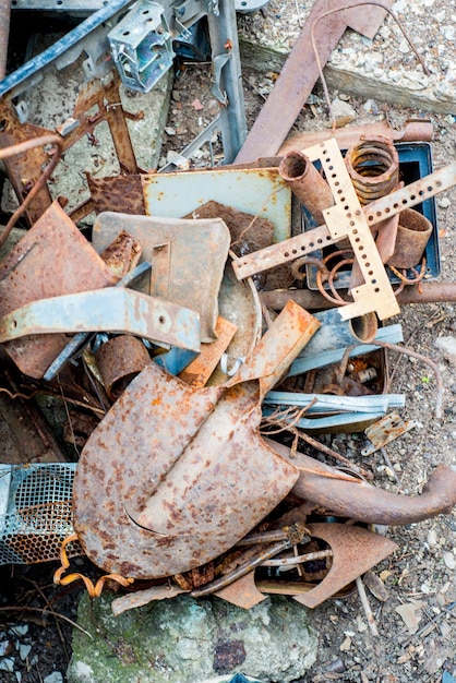 Collecte de ferrailles et métaux rouillés Recyclage Trier
