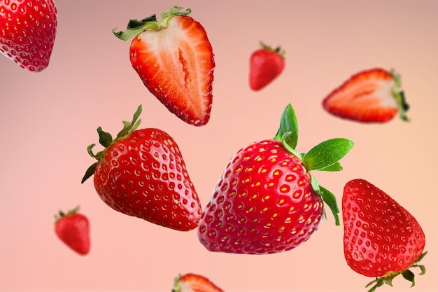 Collection de baies de fraises crues fraîches et mûres