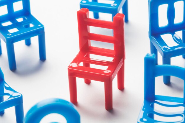 Photo collection de chaises avec un impair