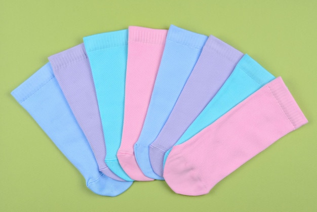 Collection colorée de chaussettes en coton