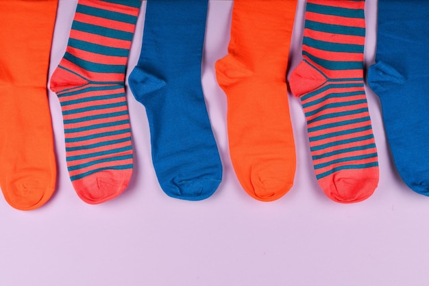 Collection colorée de chaussettes en coton