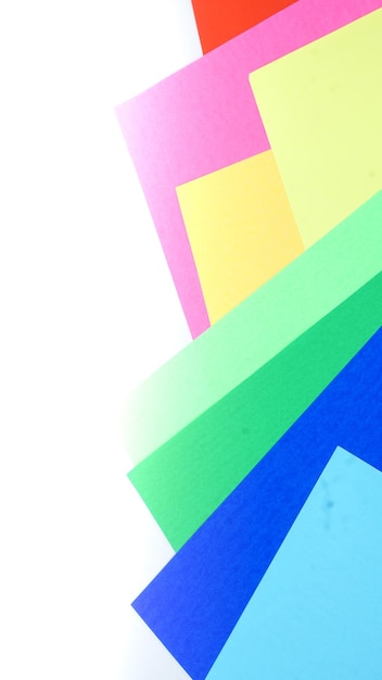 Collection de fond de pile de papier coloré de papier de couleur arc-en-ciel pour la conception de publication sur les médias sociaux